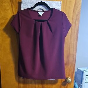 Liz Claiborne Signature Short Sleeve Burgundy Top